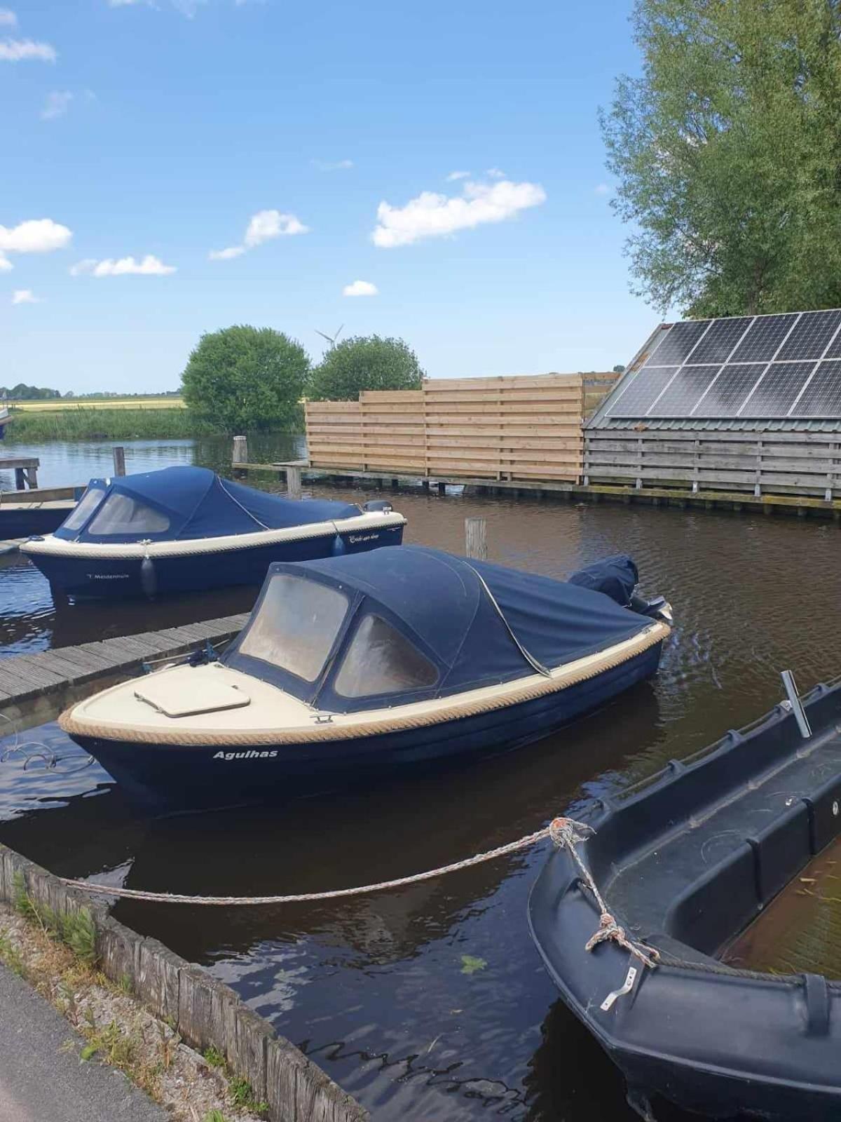 Huis Bij Het Water Met Sloepje Jutrijp Exterior photo